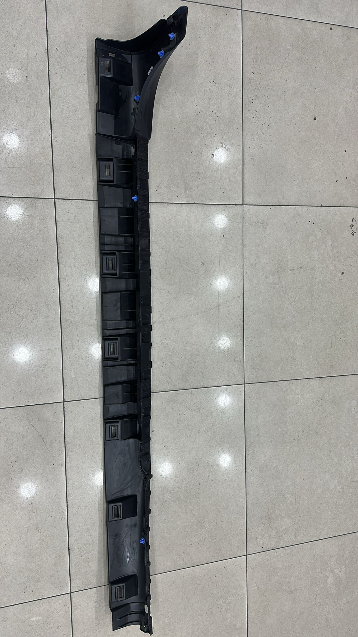 768516536R O / ORJİNAL / SOL MARŞPİYEL BANDI DUSTER 4X2 ( UFAK HASARI VAR )