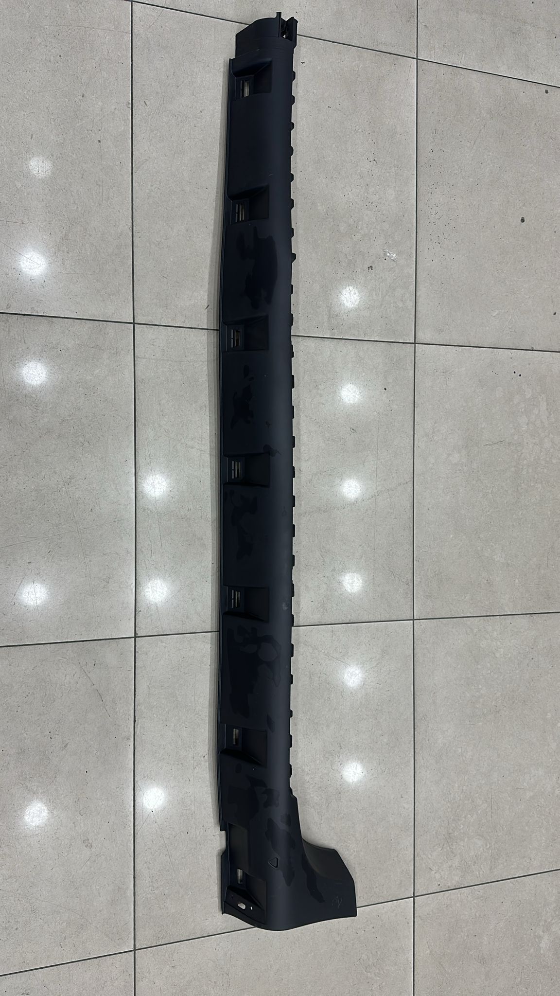 768516536R O / ORJİNAL / SOL MARŞPİYEL BANDI DUSTER 4X2 ( UFAK HASARI VAR )